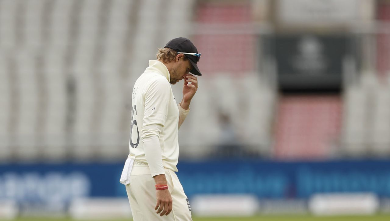 Joe Root rues another Pakistan boundary, England v Pakistan, 1st Test, Old Trafford, 2nd day, August 6, 2020