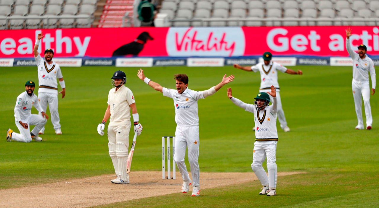 Joe Root survives an lbw appeal against Shaheen Afridi, England v Pakistan, 1st Test, Old Trafford, 2nd day, August 6, 2020