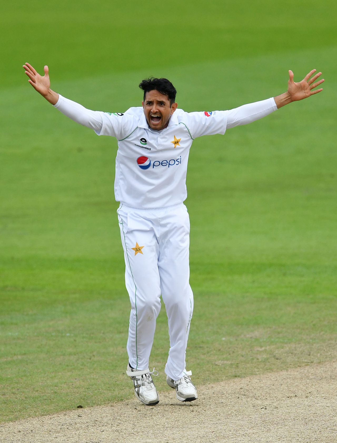 Mohammad Abbas appeals for the lbw of Dom Sibley, England v Pakistan, 1st Test, Old Trafford, 2nd day, August 6, 2020