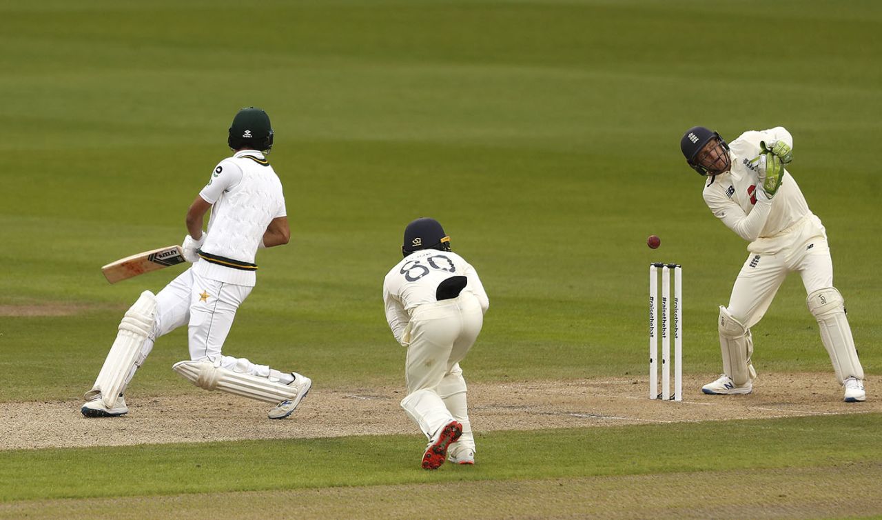 Jos Buttler missed a stumping chance with Shan Masood on 45, England v Pakistan, 1st Test, Old Trafford, 2nd day, August 5, 2020
