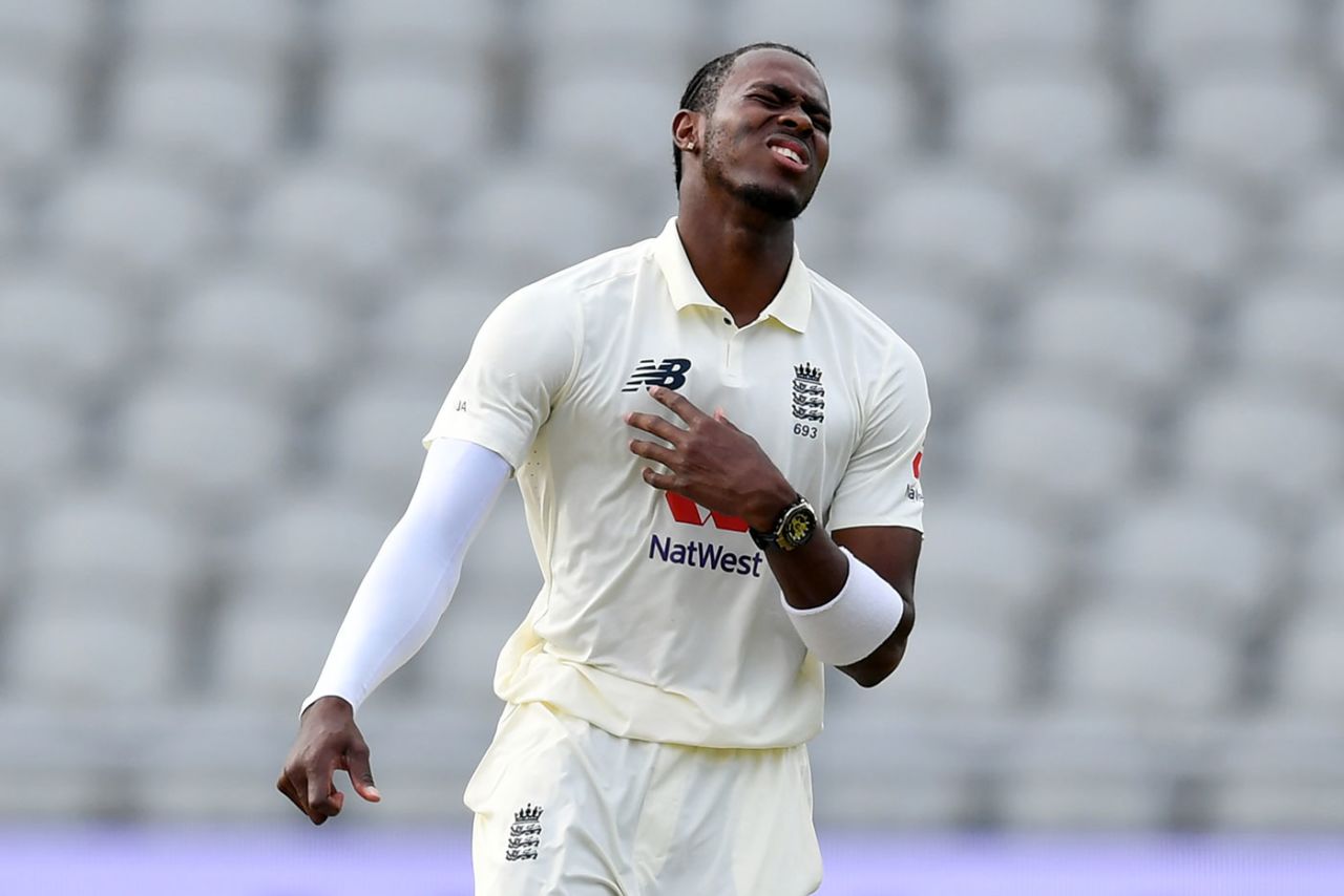 Jofra Archer winces during his spell, England v Pakistan, 1st Test, Old Trafford, 3rd day, August 7, 2020