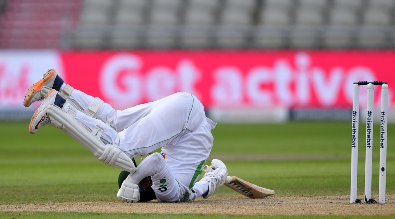 Azhar Ali takes evasive action, England v Pakistan, 1st Test, Old Trafford, 3rd day, August 7, 2020