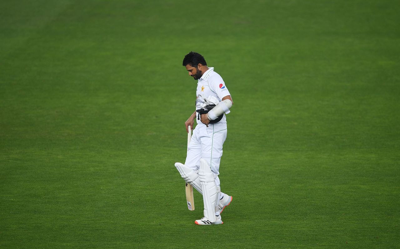 Azhar Ali trudges off, England v Pakistan, Ageas Bowl, 2nd Test, 1st day, August 13, 2020