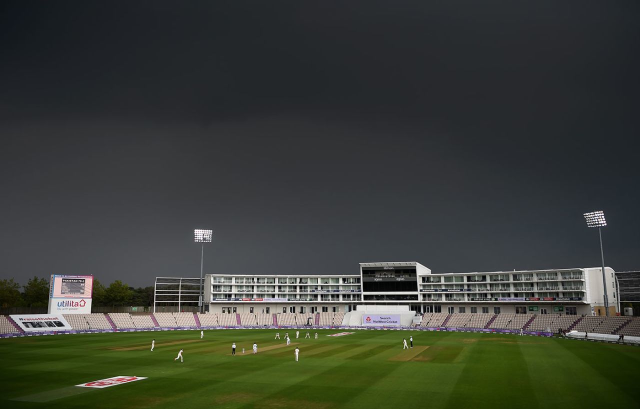 Dark skies and heavy rain held up play on the first afternoon, England v Pakistan, Ageas Bowl, 2nd Test, 1st day, August 13, 2020
