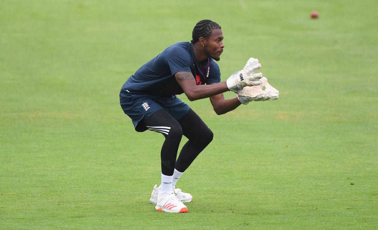 Jofra Archer practises his wicket-keeping, England v Pakistan, Ageas Bowl, 2nd Test, 2nd day, August 14, 2020