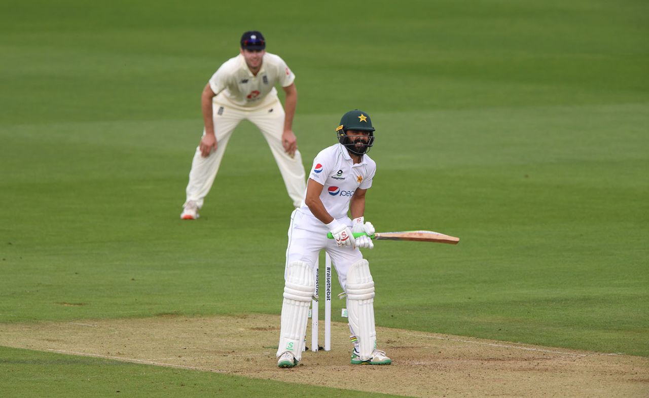 Fawad Alam sets up in his unusual stance, England v Pakistan, Ageas Bowl, 2nd Test, 1st day, August 13, 2020