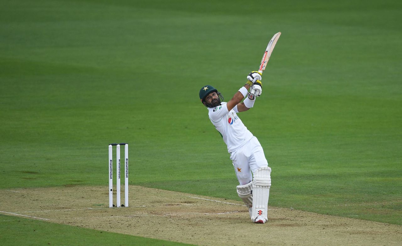 Mohammad Rizwan frees his arms, England v Pakistan, Ageas Bowl, 2nd Test, 2nd day, August 14, 2020