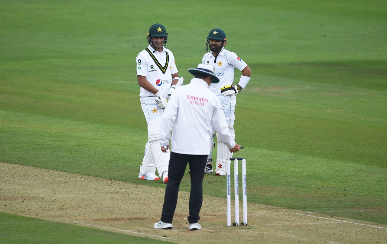 Richard Kettleborough takes a light reading, England v Pakistan, Ageas Bowl, 2nd Test, 2nd day, August 14, 2020