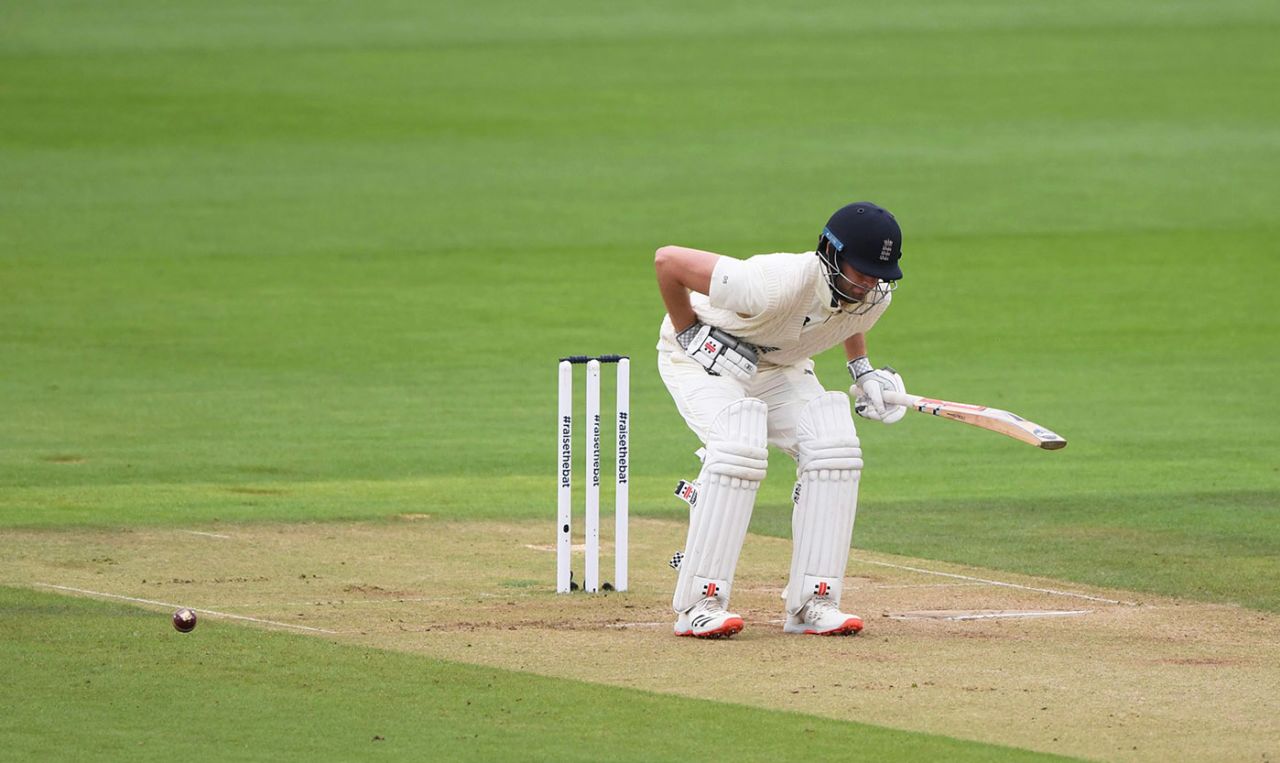 Dom Sibley is hit in the abdomen by a Mohammad Abbas delivery, England v Pakistan, Ageas Bowl, 2nd Test, 4th day, August 16, 2020