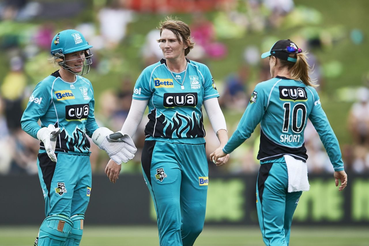 Sammy-Jo Johnson, Beth Mooney and Kirby Short discuss  in the middle, Sydney Thunder v Brisbane Heat, 1st semi-final, WBBL 2018-19, Sydney, January 19, 2019