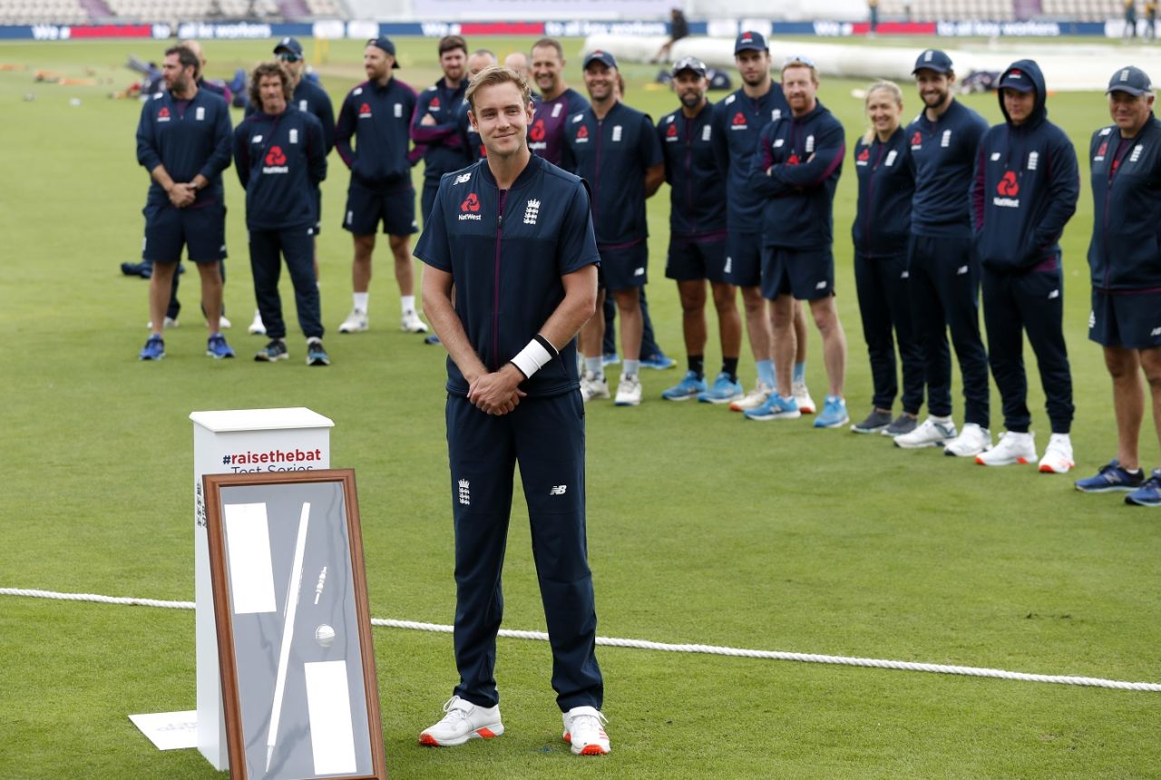 Before play, Stuart Broad was presented with a framed silver stump for having taken his 500th Test wicket, England v Pakistan 3rd Test, Southampton, 1st day, August 21, 2020