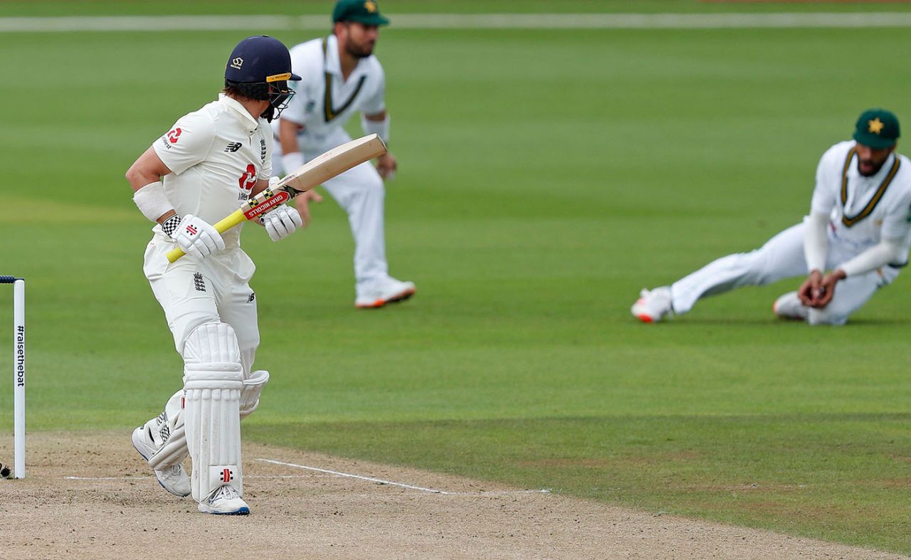 Rory Burns sees an outside edge scooped up at gully, England v Pakistan, 3rd Test, Southampton, 1st day, August 21, 2020