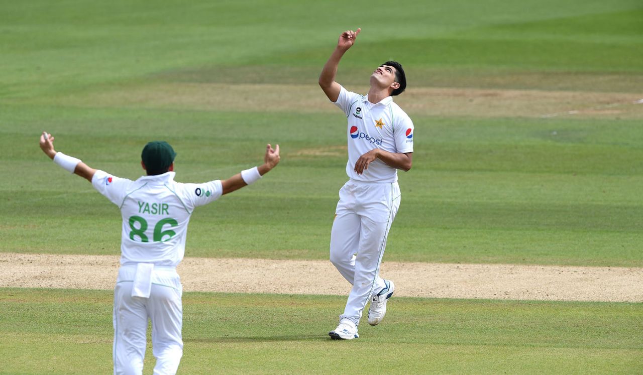 Naseem Shah looks up to the skies, England v Pakistan, 3rd Test, Southampton, 1st day, August 21, 2020