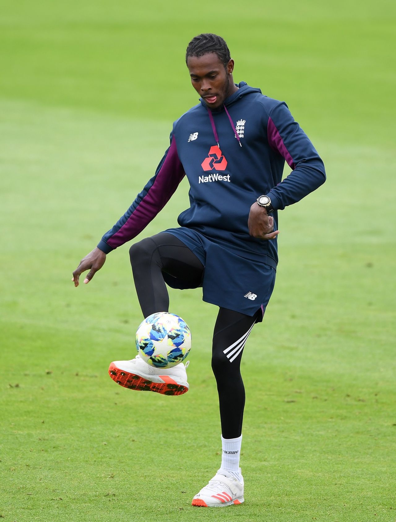 Jofra Archer warms up with some football, England v Pakistan, 3rd Test, Southampton, 3rd day, August 23, 2020