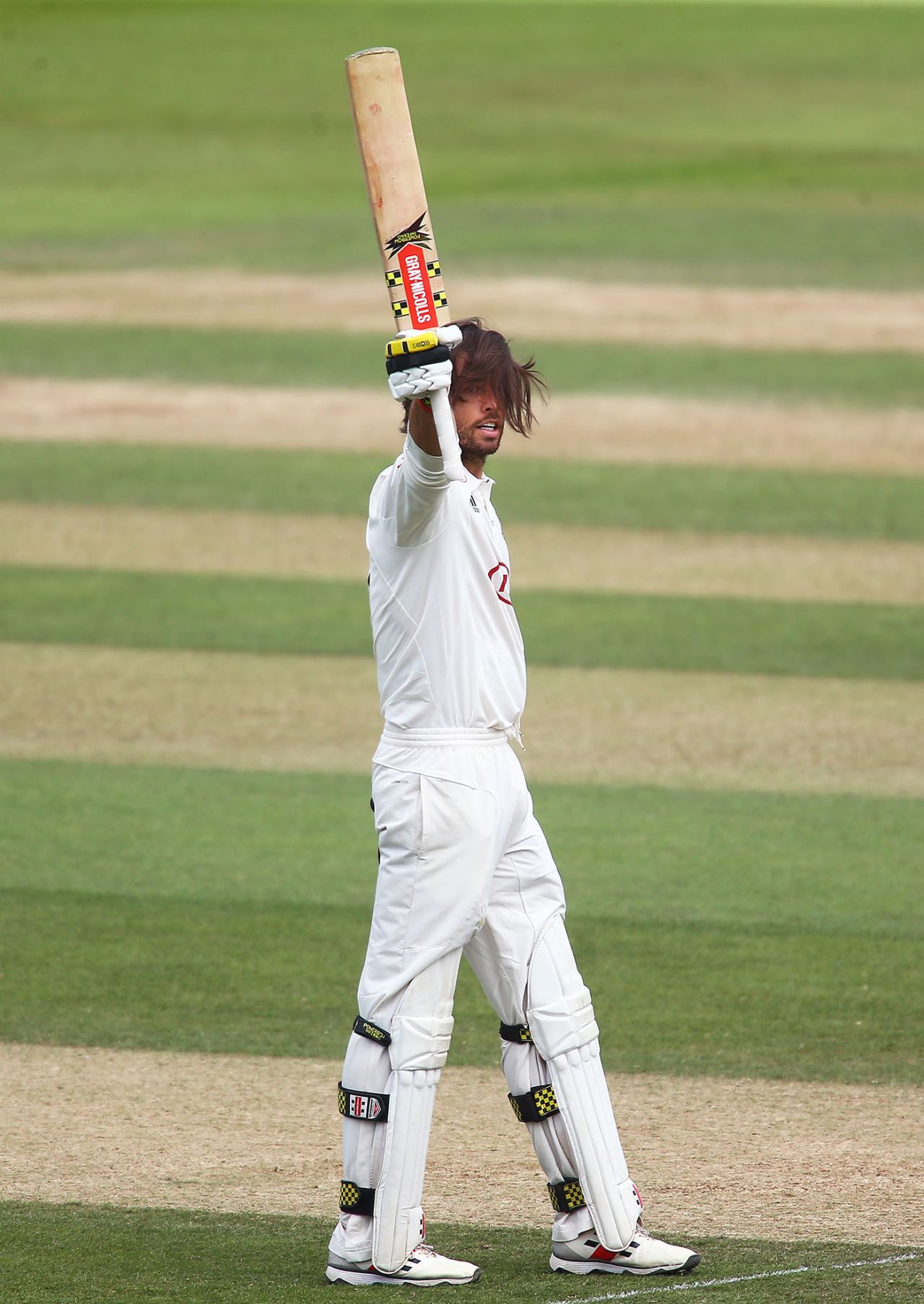 Ben Foakes acknowledges his hundred, Surrey v Kent, The Oval, 3rd day, Bob Willis Trophy, August 24, 2020
