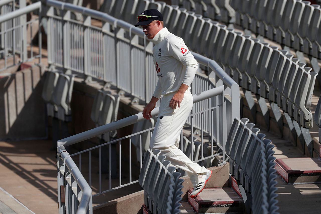Ollie Pope left the field in the second over with a shoulder injury, England v Pakistan, 3rd Test, Southampton, 4th day, August 24, 2020