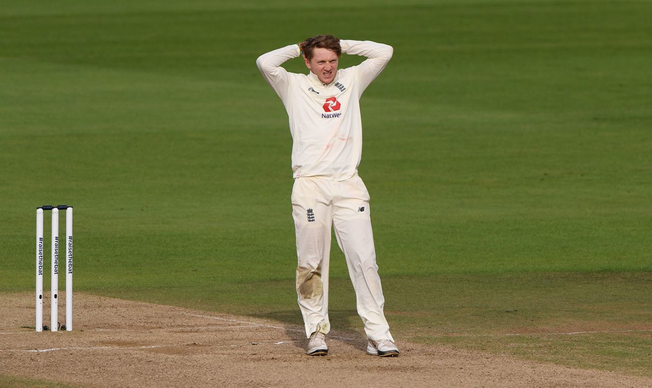 Dom Bess reacts to a missed chance, England v Pakistan, 3rd Test, Southampton, 4th day, August 24, 2020