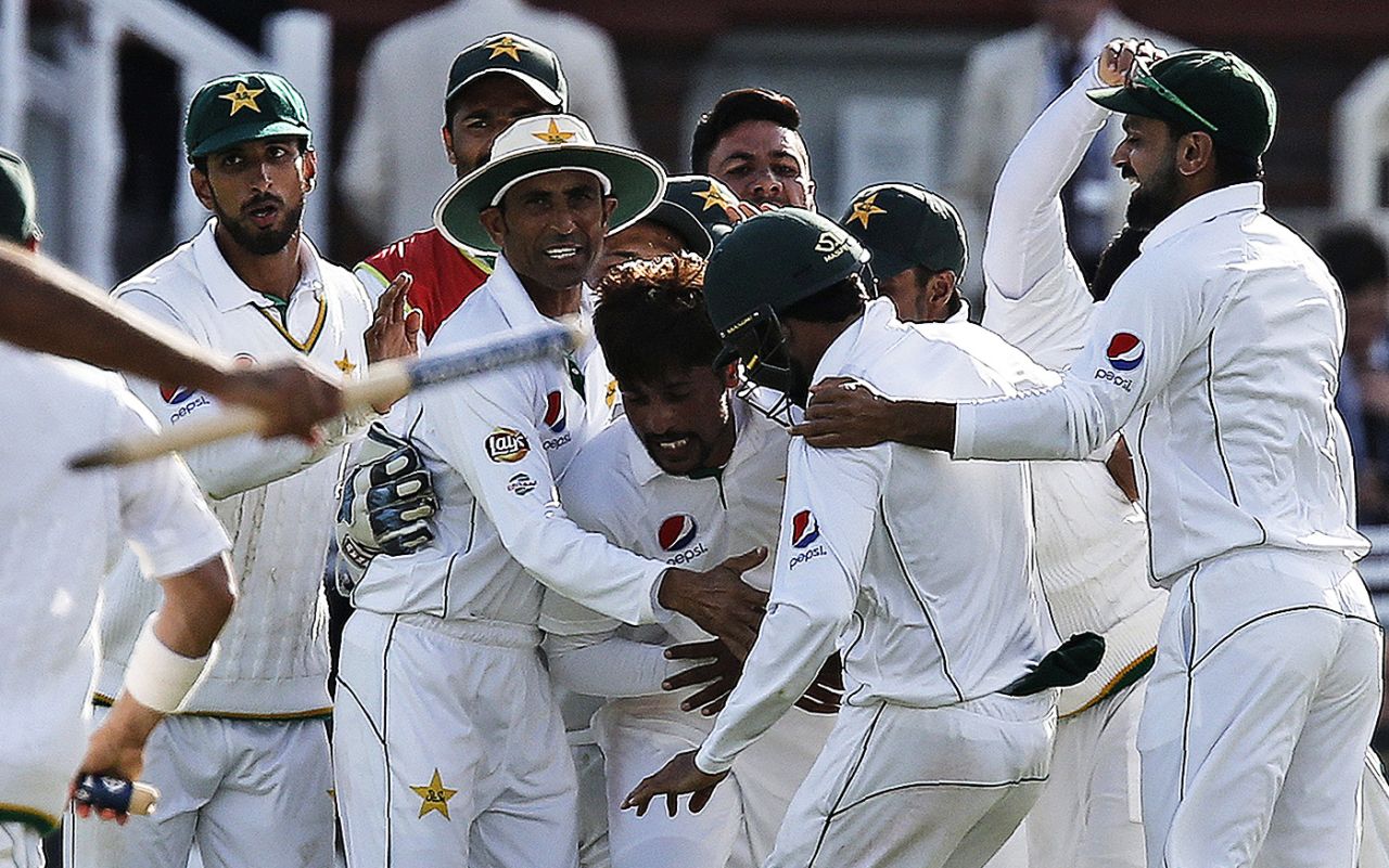 Mohammad Amir celebrates a wicket with his team-mates, England v Pakistan, 1st Investec Test, Lord's, 4th day, July 17, 2016