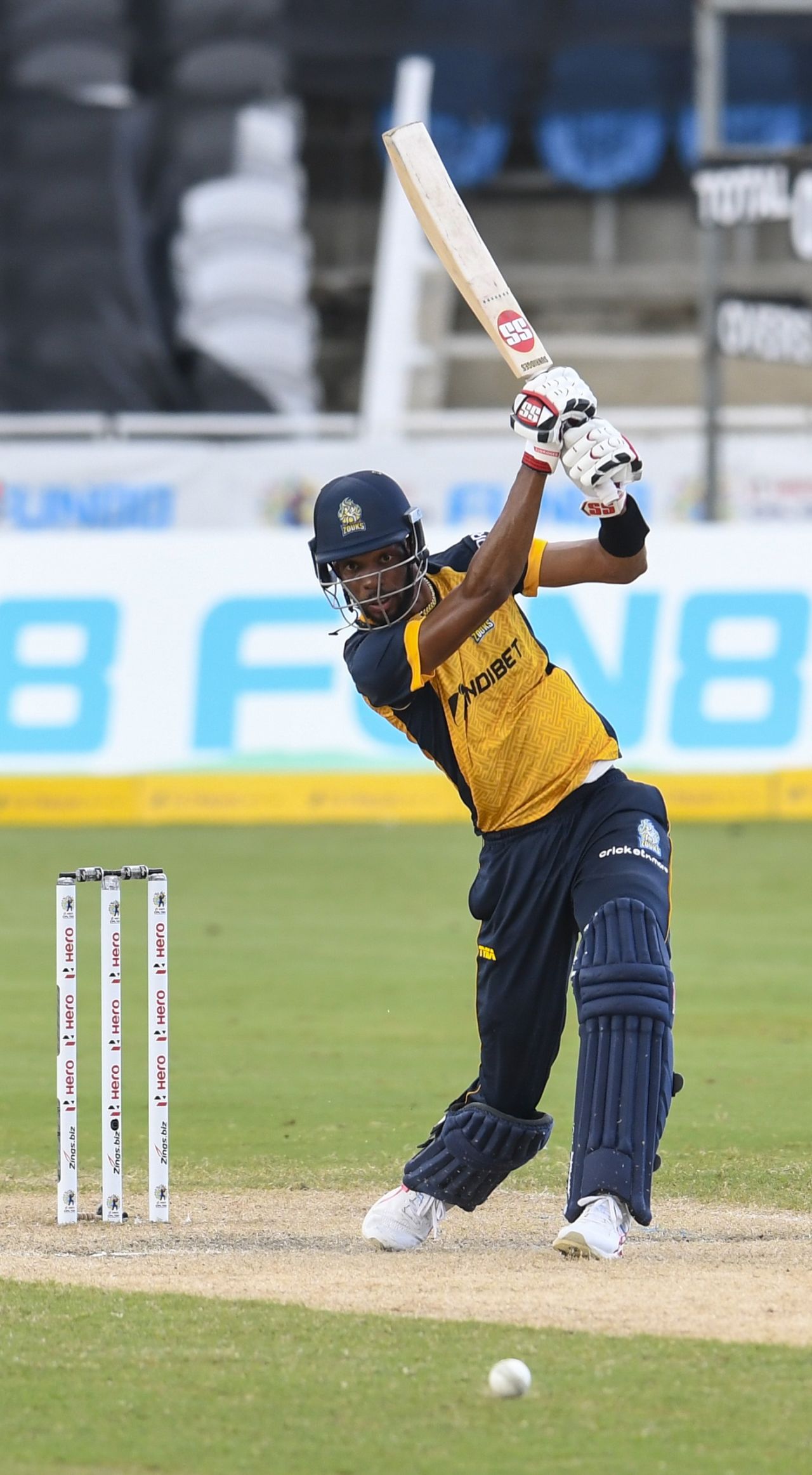 Roston Chase goes inside out, Guyana Amazon Warriors v St Lucia Zouks, CPL 2020, Trinidad, August 23, 2020