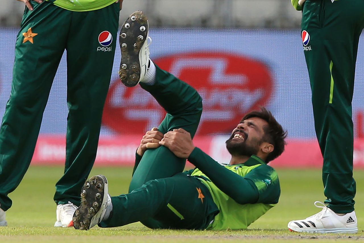 Mohammad Amir went off with a hamstring injury, England v Pakistan, 2nd T20I, Old Trafford, August 30, 2020