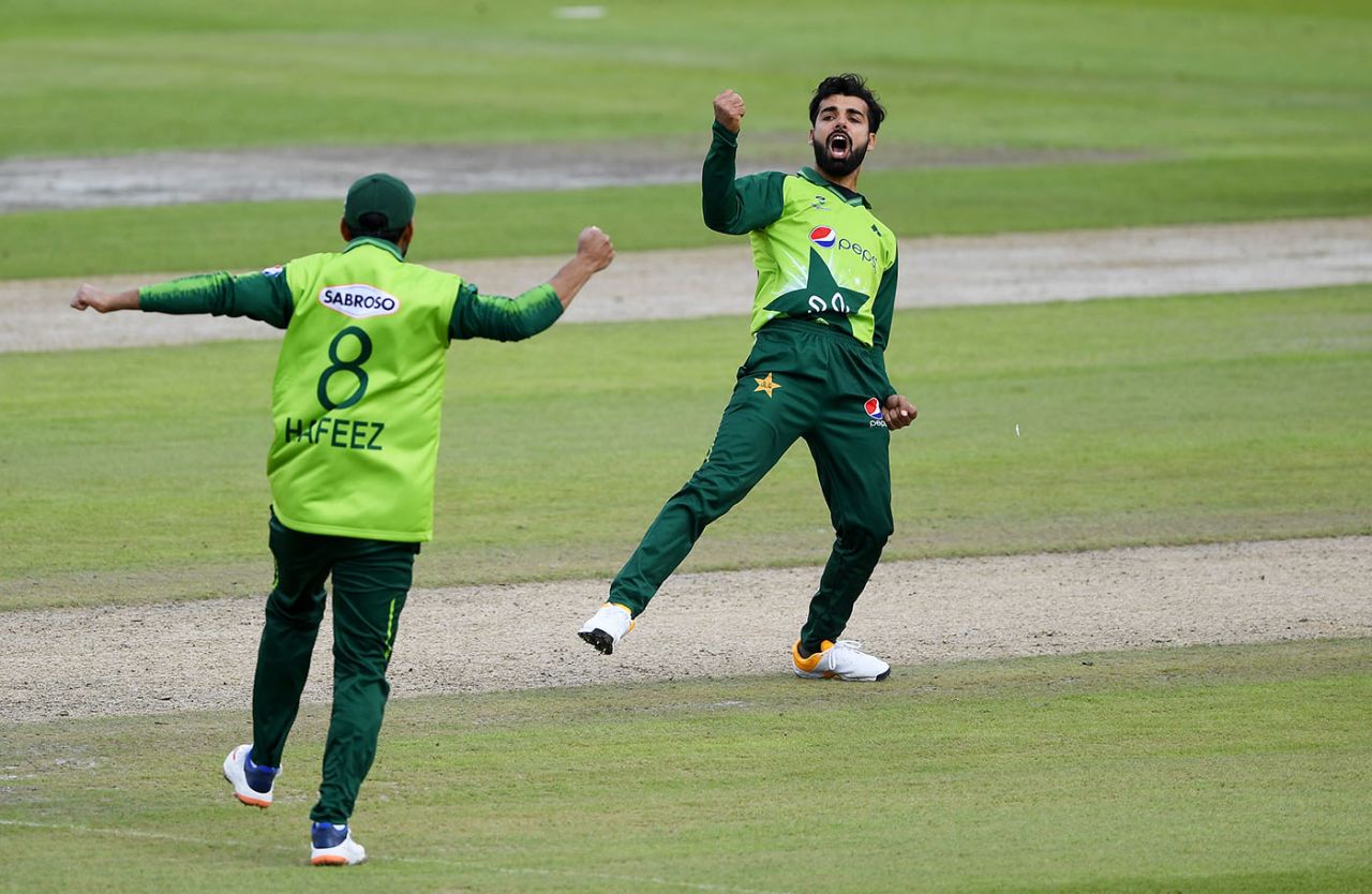 Shadab Khan struck twice in two balls, England v Pakistan, 2nd T20I, Old Trafford, August 30, 2020