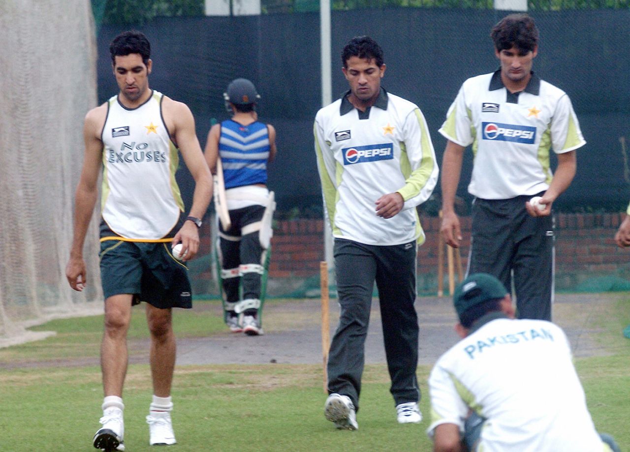 Umar Gul, Bazid Khan and Sohail Ranvir at a training session ahead of the game, Bangladesh v Pakistan, Kitply Cup, June 7, 2008