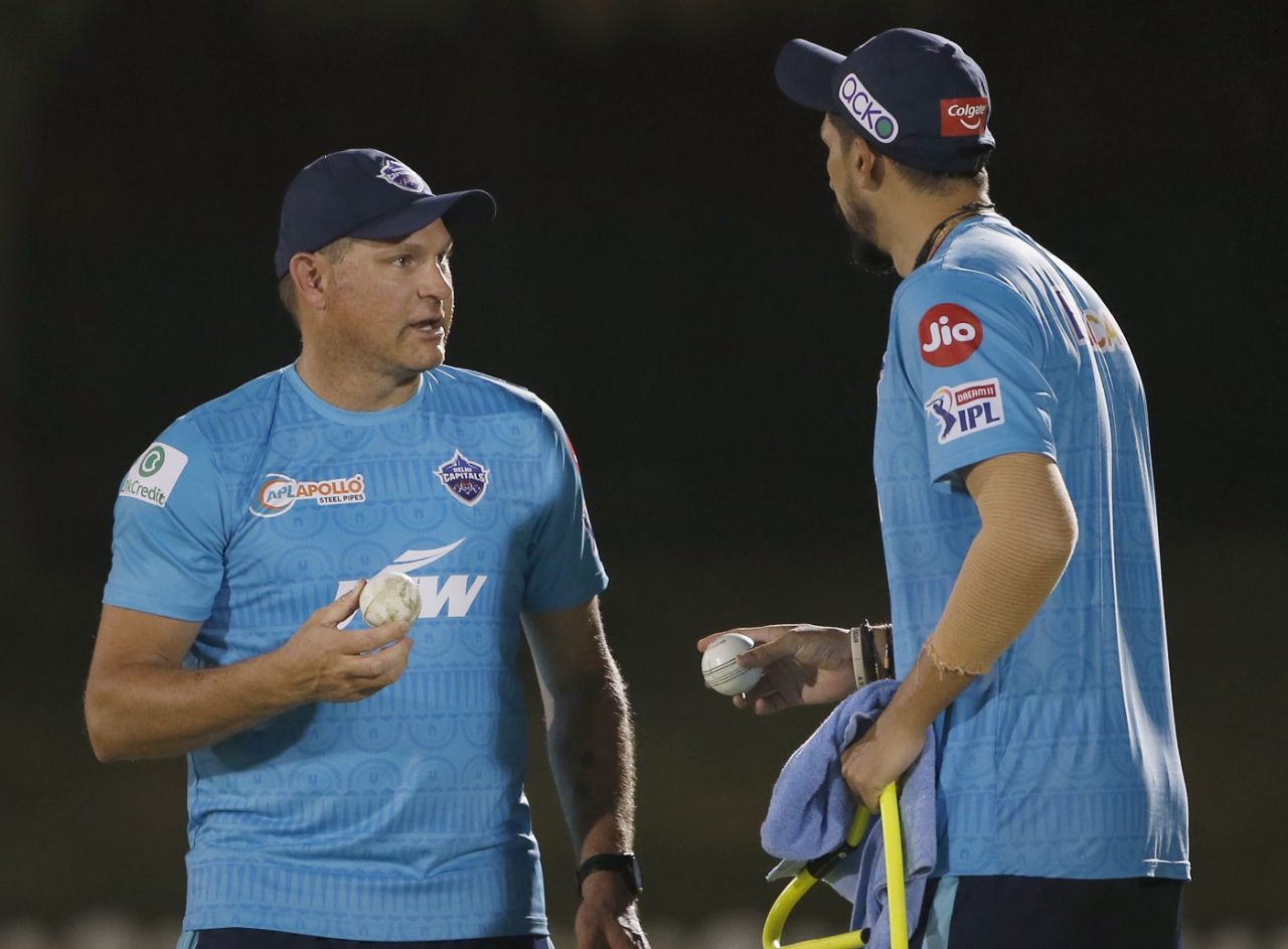 Ryan Harris has a chat with Ishant Sharma during a nets session, IPL 2020, Dubai, September 3, 2020