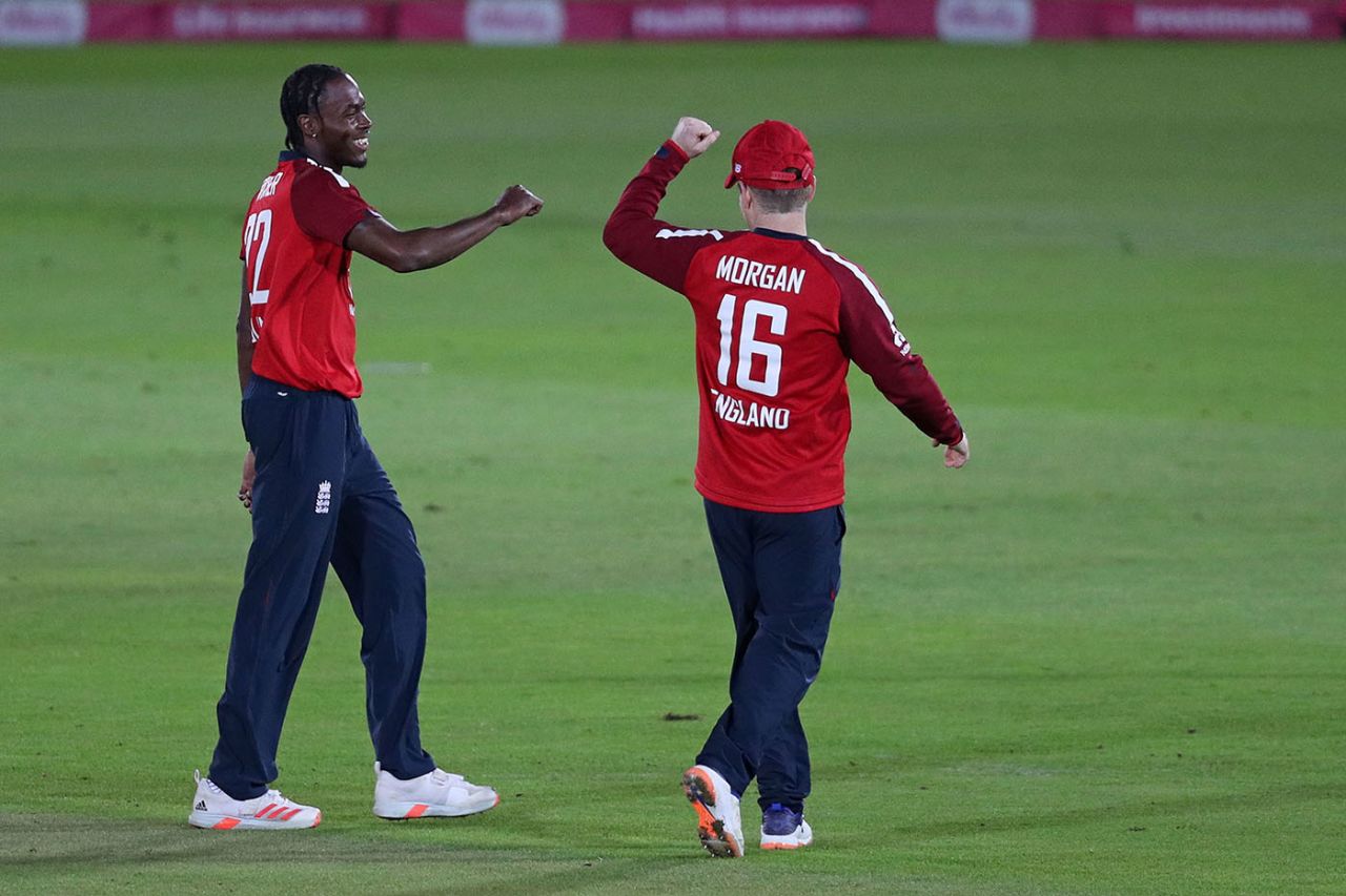 Jofra Archer claimed a wicket on his return to coloured clothing, England v Australia, 1st T20I, Ageas Bowl, September 4, 2020