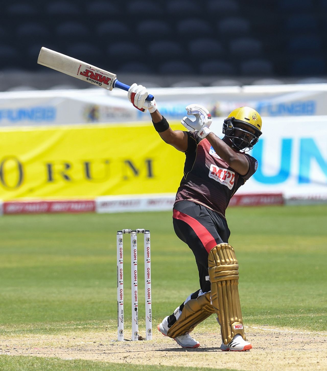 Darren Bravo's bottom hand comes off as he goes for a big hit, St Lucia Zouks v Trinbago Knight Riders, CPL 2020, Tarouba, September 5, 2020
