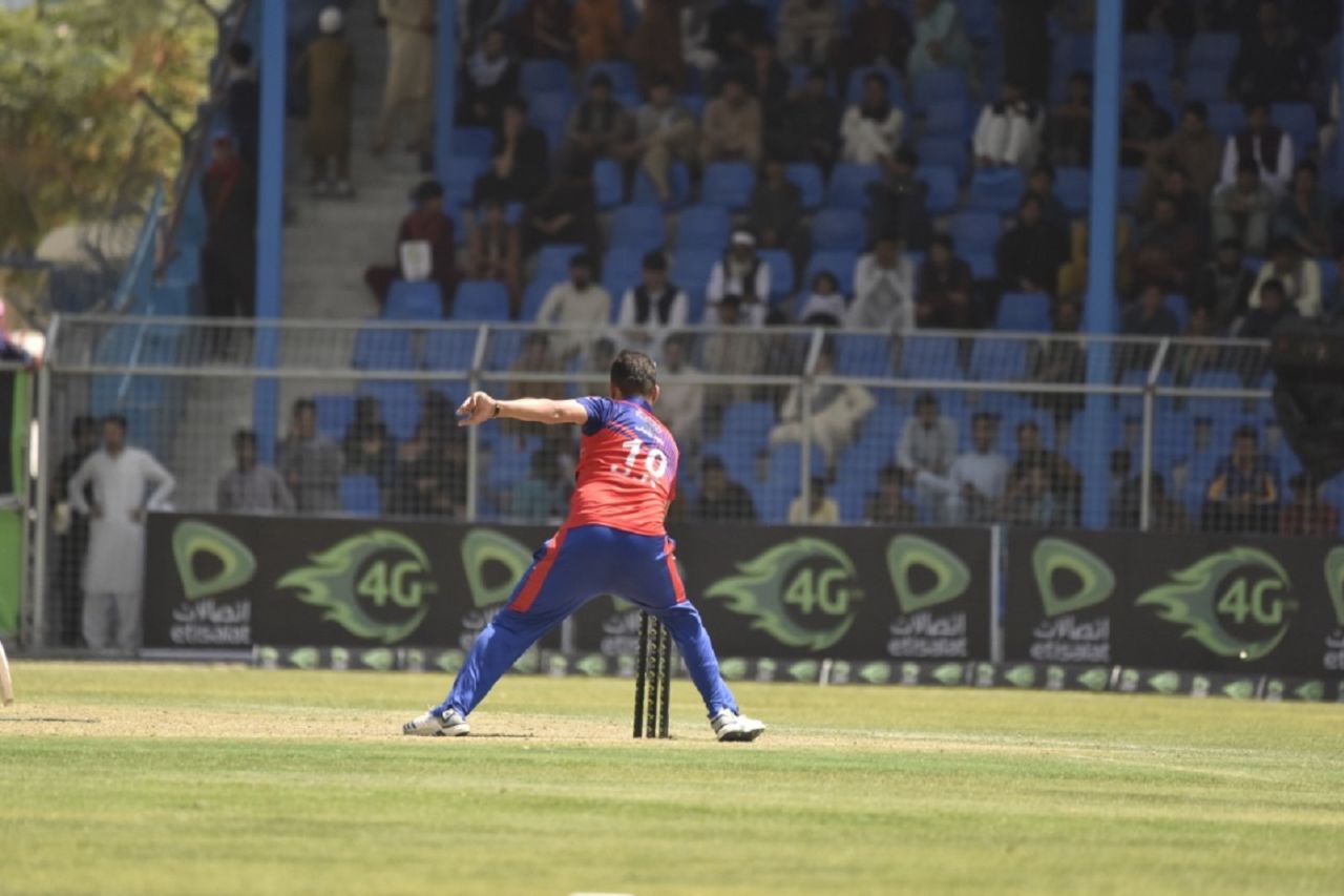 Dawlat Zadran catches Noor Ali Zadran short in his delivery stride, Kabul Eagles v Mis Ainak Knights, Shpageeza league, Kabul, September 8, 2020