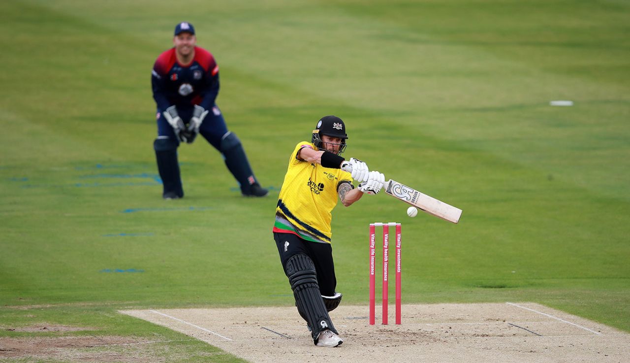 Chris Dent climbs into a pull, Northants v Gloucestershire, Vitality Blast, Wantage Road, September 11, 2020