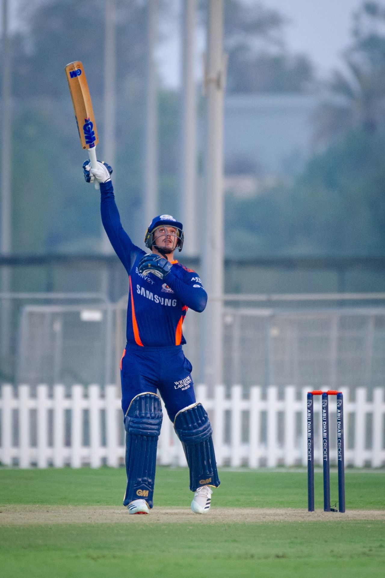 Quinton de Kock balloons one in the air, Abu Dhabi, September 10, 2020