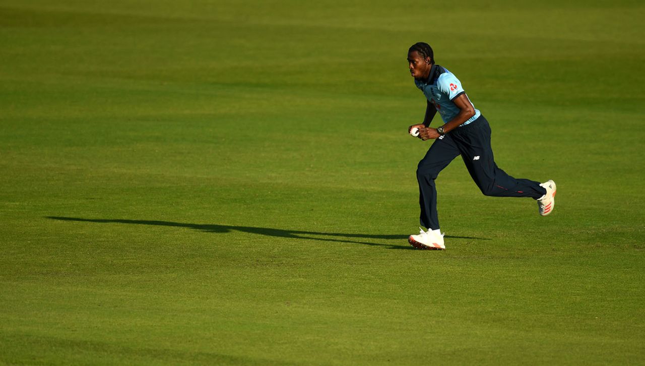 Jofra Archer prepares to steam in, 2nd ODI, England v Australia, at Emirates Old Trafford, September 13, 2020