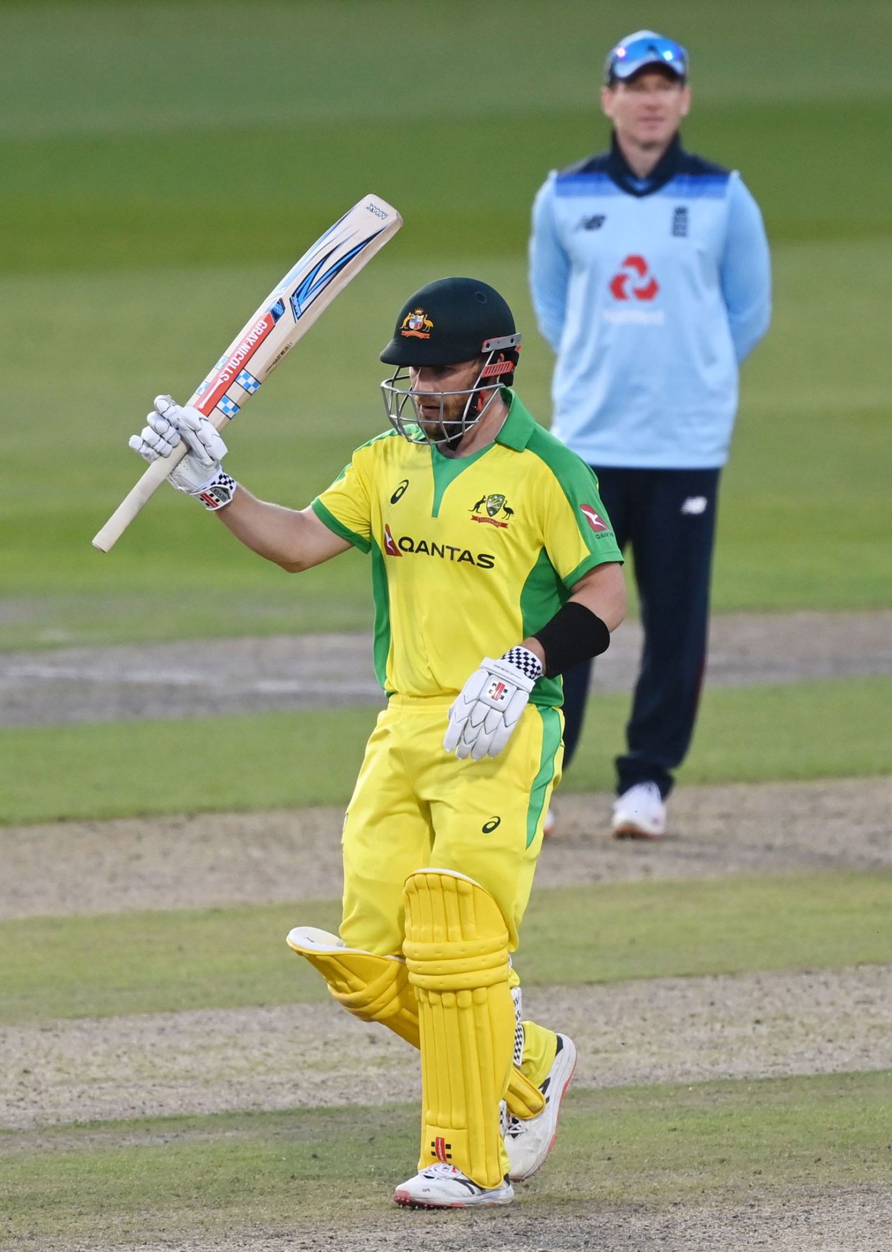 Aaron Finch brings up his half-century, 2nd ODI, England v Australia, at Emirates Old Trafford, September 13, 2020