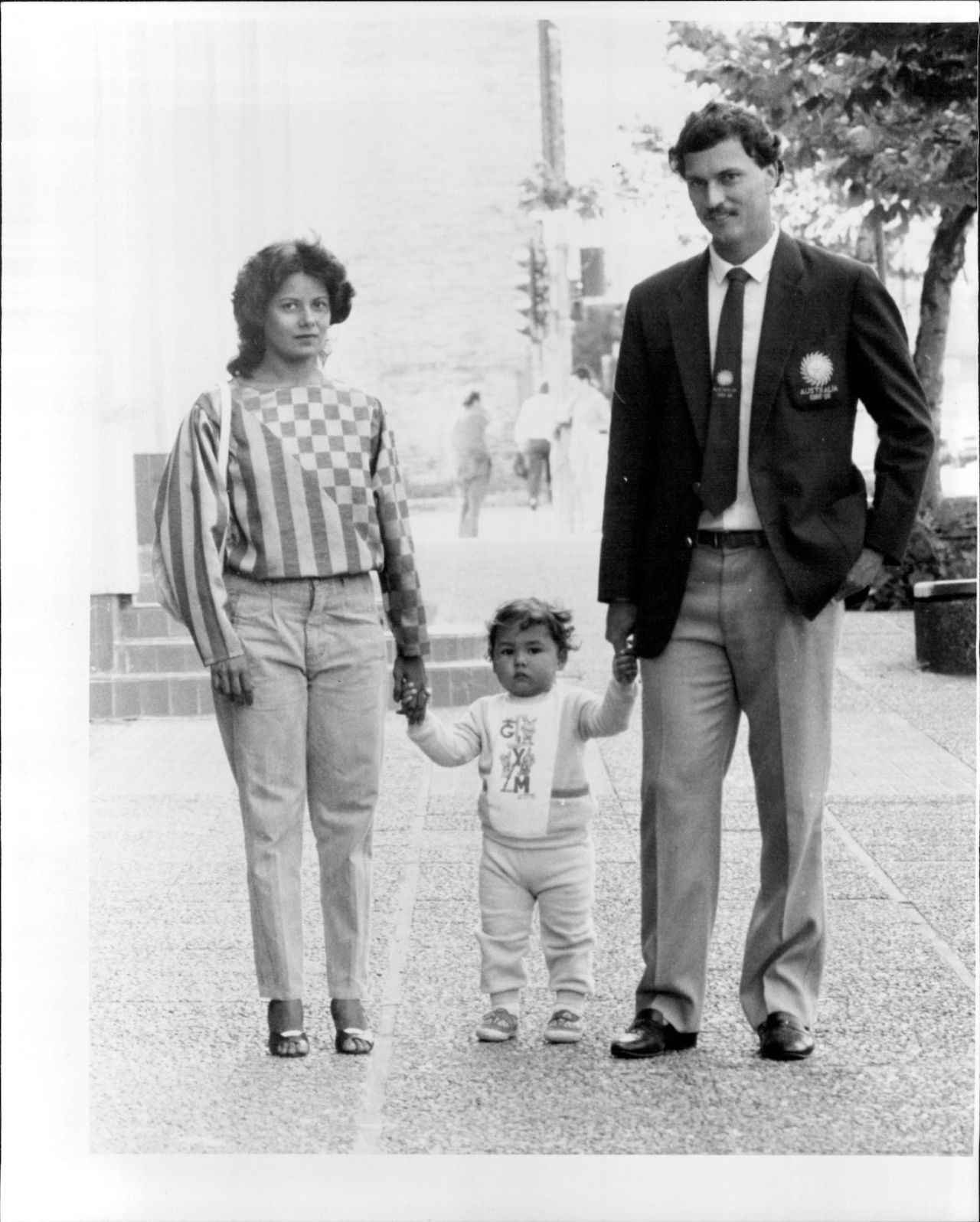 Roger Binny with his wife Cynthia and 18-month-old Stuart Binny, February 6, 1986