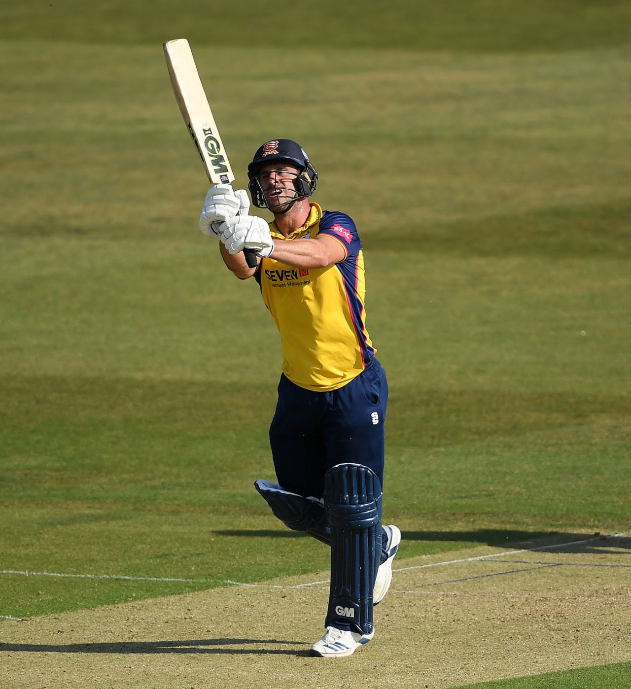Ryan ten Doeschate comes down the pitch, Kent v Essex, Canterbury, Vitality Blast, September 18, 2020