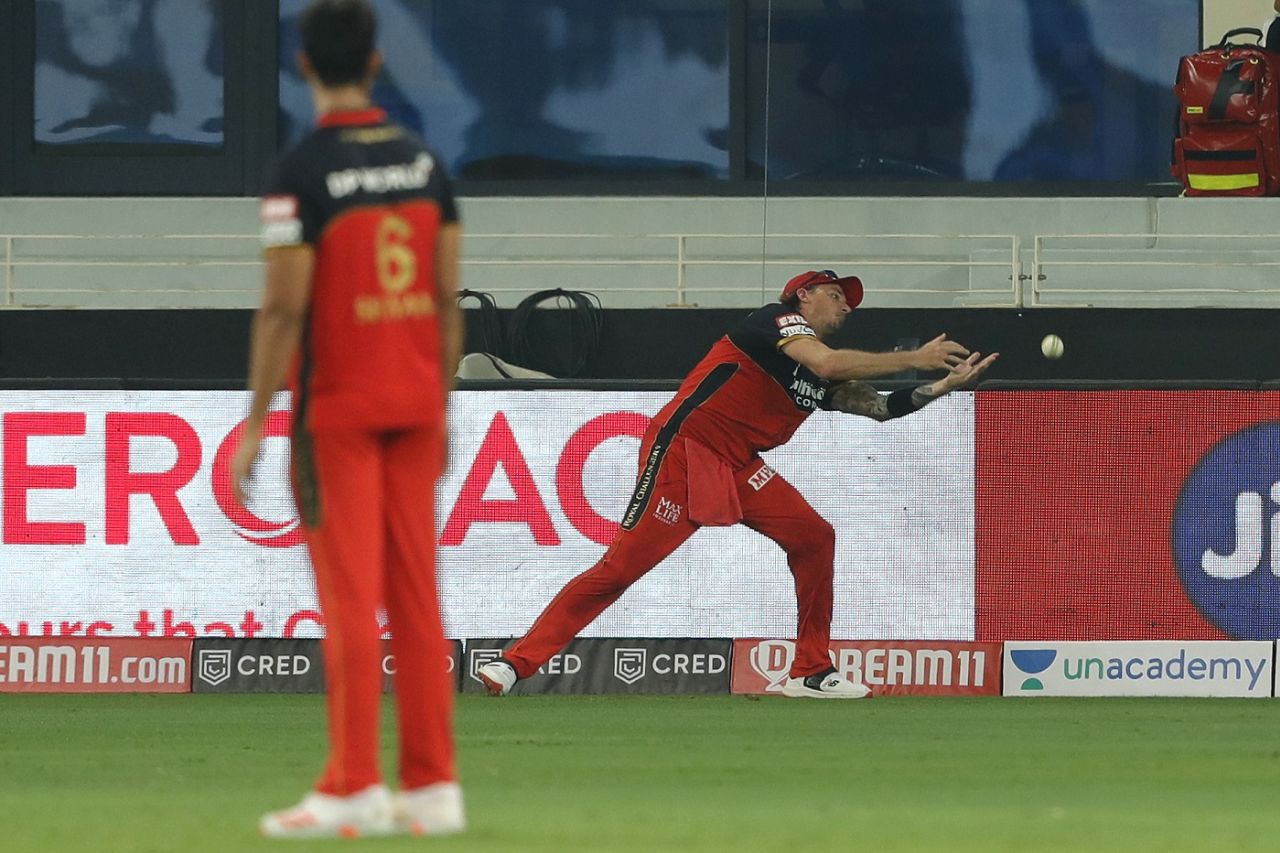 Dale Steyn can't hold on to a skier in the deep, Royal Challengers Bangalore vs Sunrisers Hyderabad, IPL 2020, Dubai, September 21, 2020