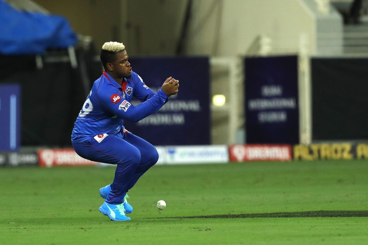 Shimron Hetmyer can't hold on to a catch, and drops it, Chennai Super Kings vs Delhi Capitals, IPL 2020, Dubai, September 25, 2020