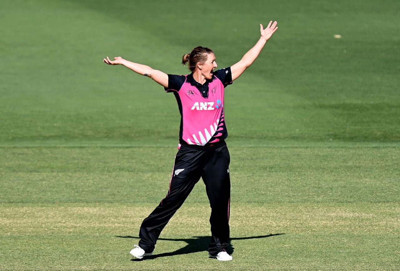 Sophie Devine appeals, Australia v New Zealand, 1st T20I, Brisbane, September 26, 2020