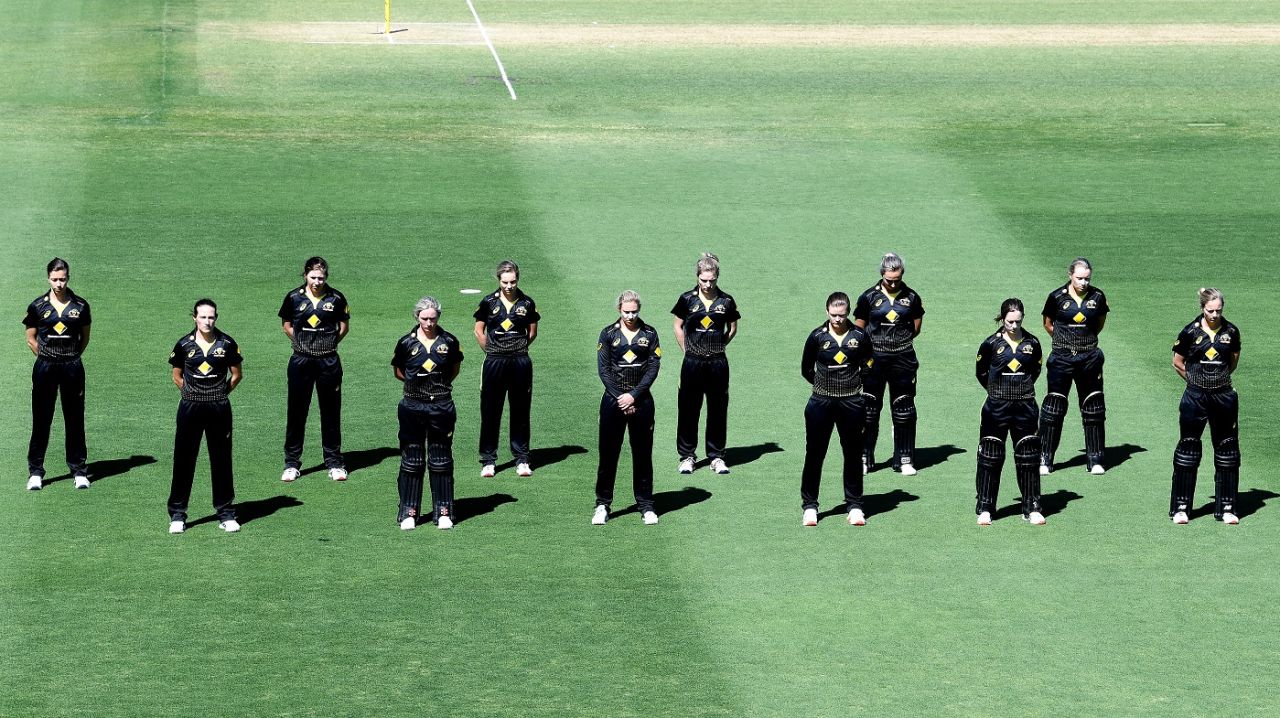 The Australian team pay their respects during a one-minute silence in memory of Dean Jones, Australia v New Zealand, 1st T20I, Brisbane, September 26, 2020