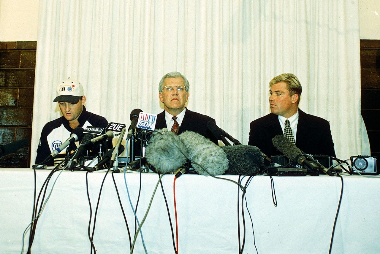 Mark Waugh and Shane Warne at the 1998 press conference where they admitted dealings with a bookmaker, Adelaide, December 9, 1998