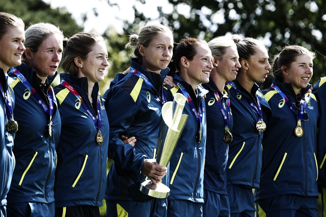 Meg Lanning stands with her team-mates and holds the T20 World Cup trophy , Melbourne, March 9, 2020