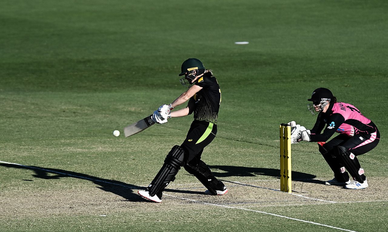 Meg Lanning swings the bat, Australia v New Zealand, 2nd T20I, Brisbane, September 27, 2020