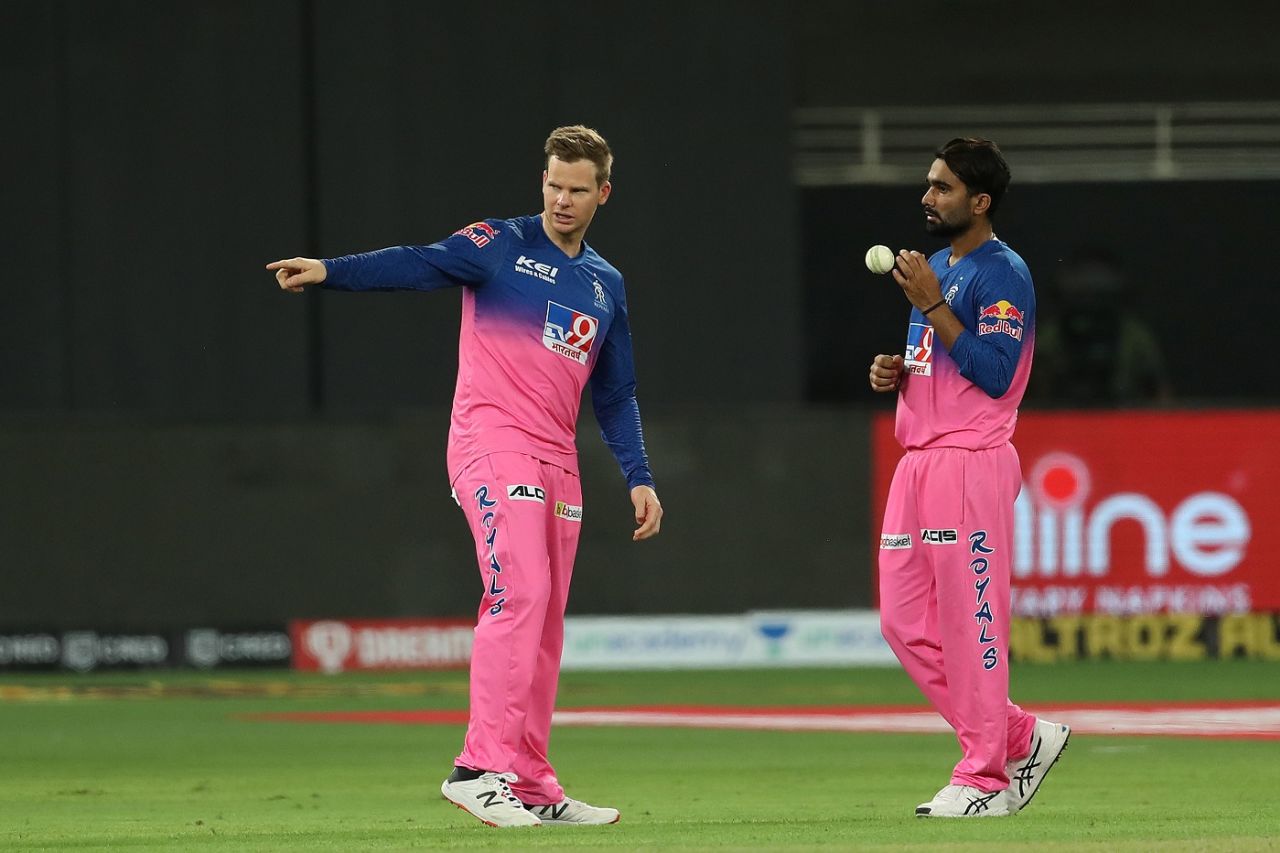 Steven Smith and Rahul Tewatia set the field, Rajasthan Royals v Kolkata Knight Riders, IPL 2020, Dubai, September 30, 2020