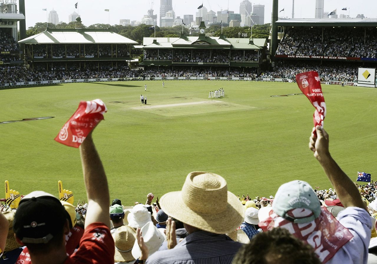 The crowd waves red rags when Steve Waugh comes out to bat, Australia v India, 4th Test, Sydney, 3rd day, January 4, 2004