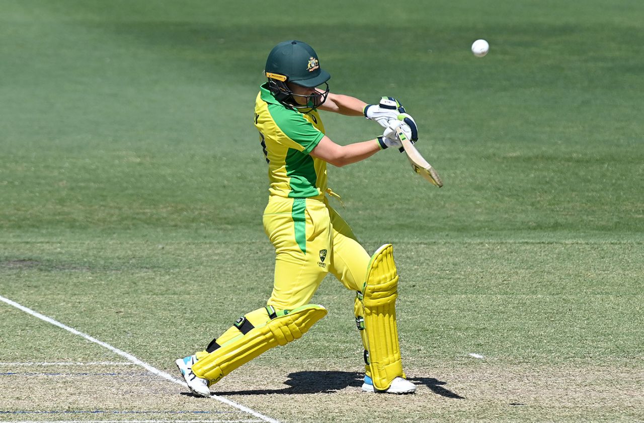 Alyssa Healy carves the ball over the off side, Australia v New Zealand, 2nd women's ODI, Brisbane, October 5, 2020