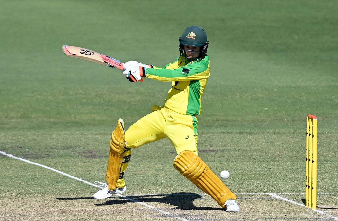 Rachael Haynes drives forcefully through cover, Australia v New Zealand, 2nd women's ODI, Brisbane, October 5, 2020