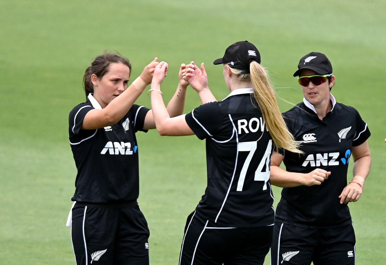 Amelia Kerr celebrates a wicket, Australia v New Zealand, 3rd women's ODI, Allan Border Field, October 7, 2020