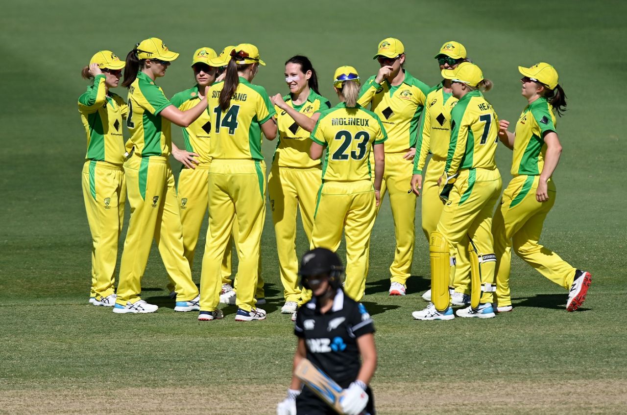 Megan Schutt dismissed both Sophie Devine and Amelia Kerr first ball, Australia v New Zealand, 3rd women's ODI, Allan Border Field, October 7, 2020