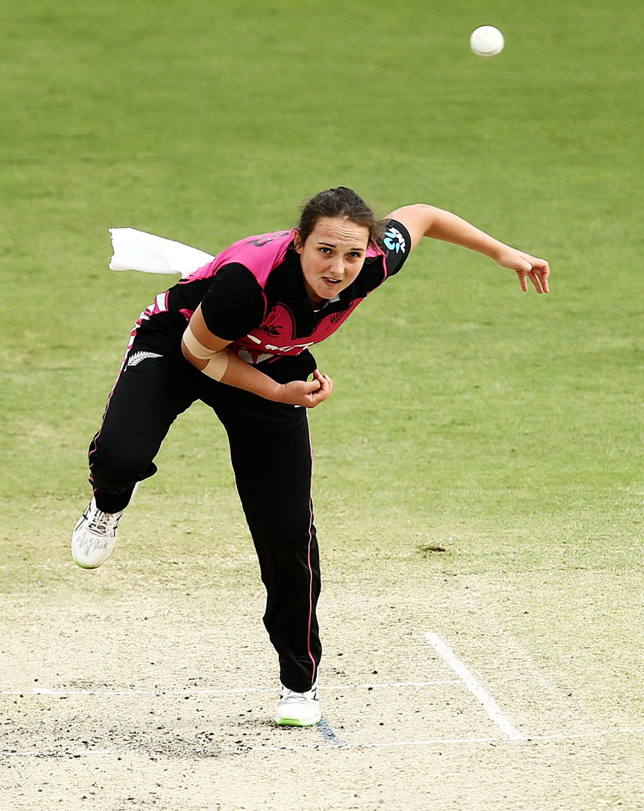Amelia Kerr bowls, Australia v New Zealand, 3rd women's T20I, Allan Border Field, September 30, 2020